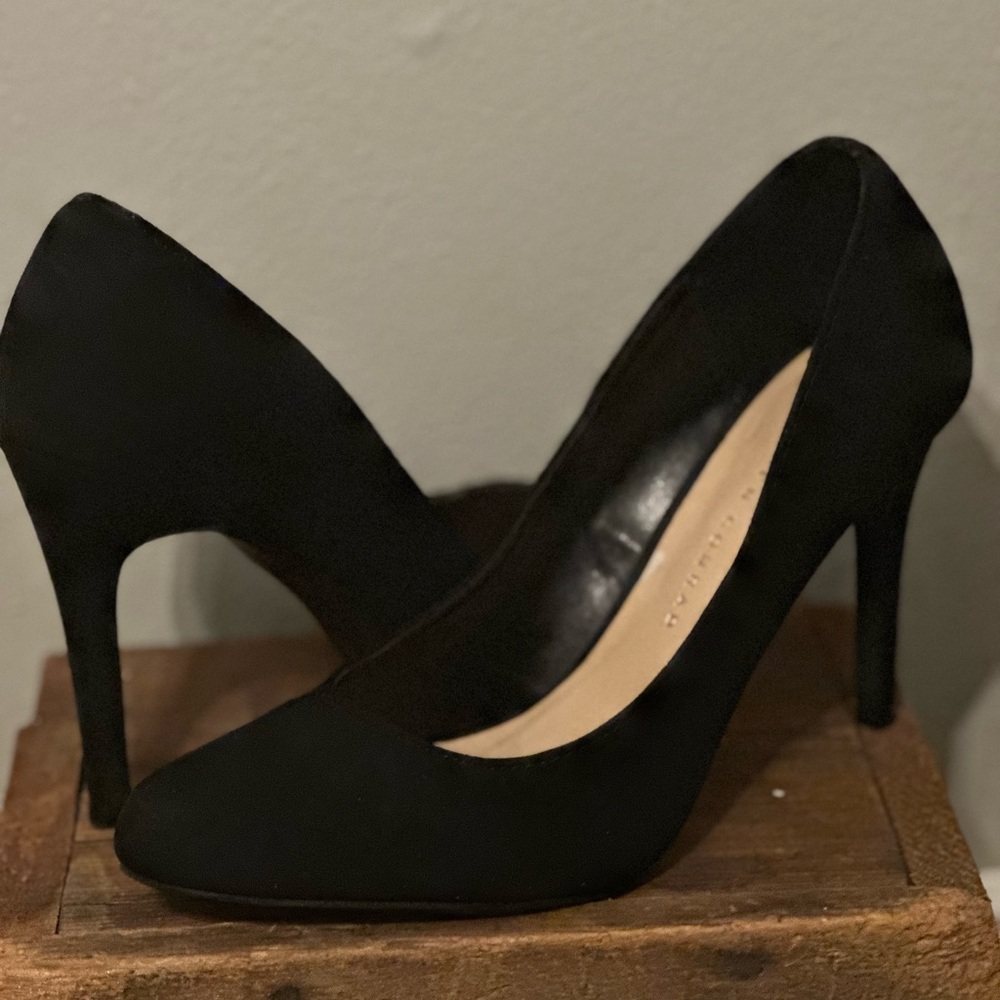Gorgeous practically brand new velvety 3” Lauren Conrad heels